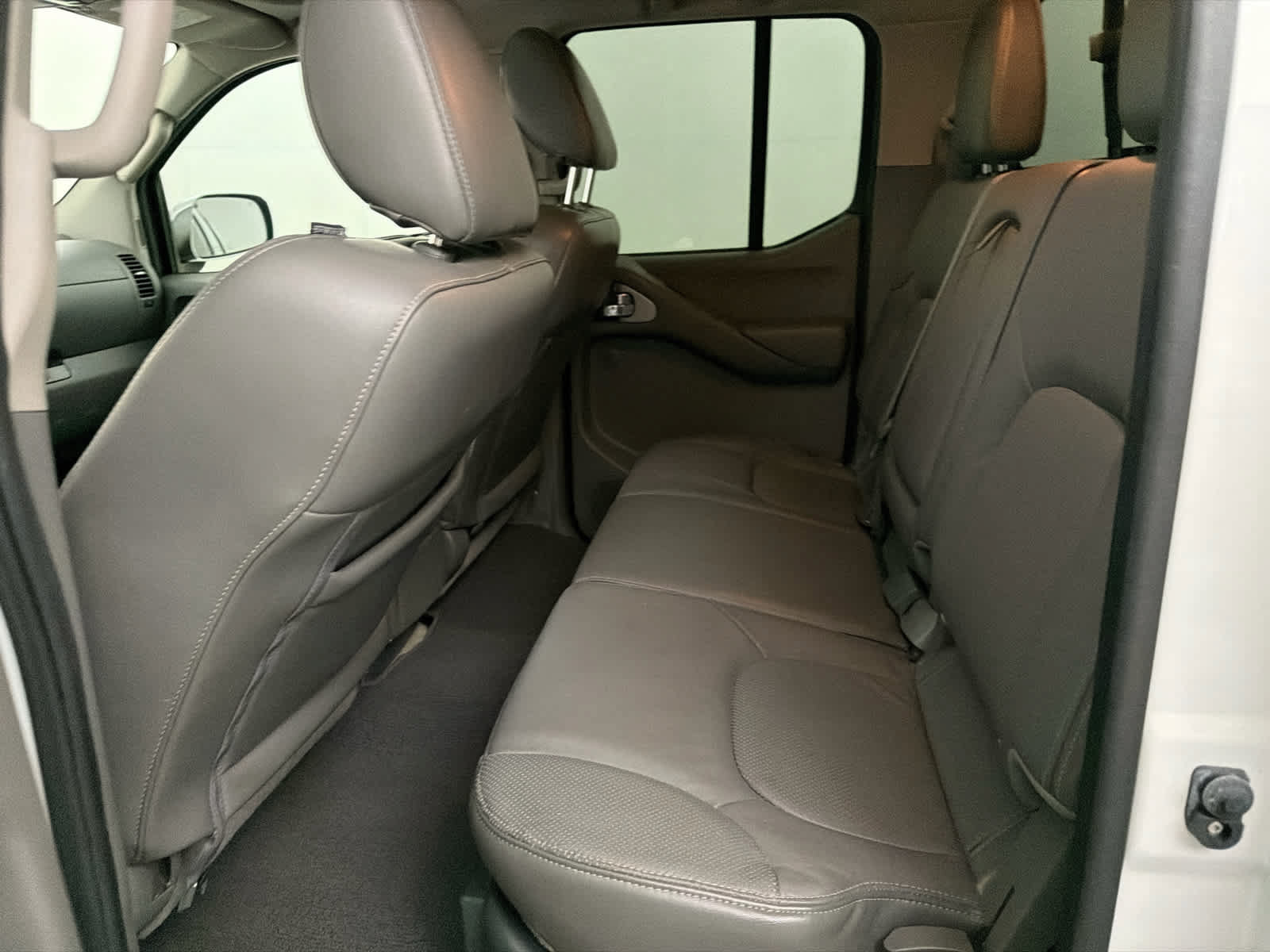 Used 2015 Nissan Frontier SL w/ Moonroof Package RWD image 16