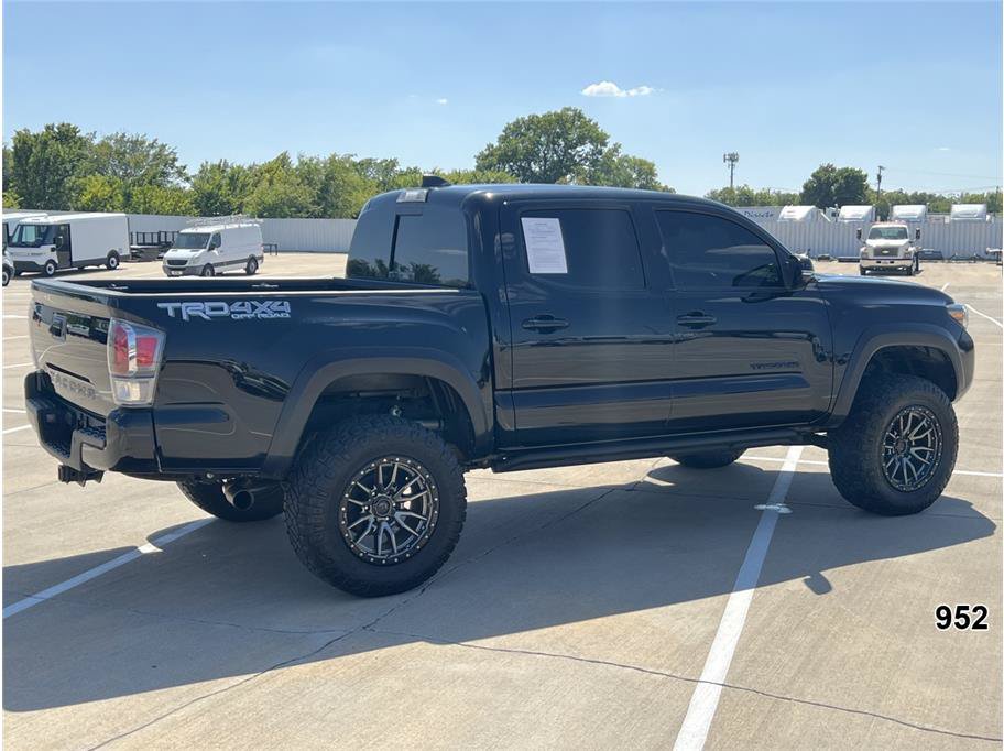 Used 2021 Toyota Tacoma TRD Off-Road w/ Technology Package AWD/4WD image 2