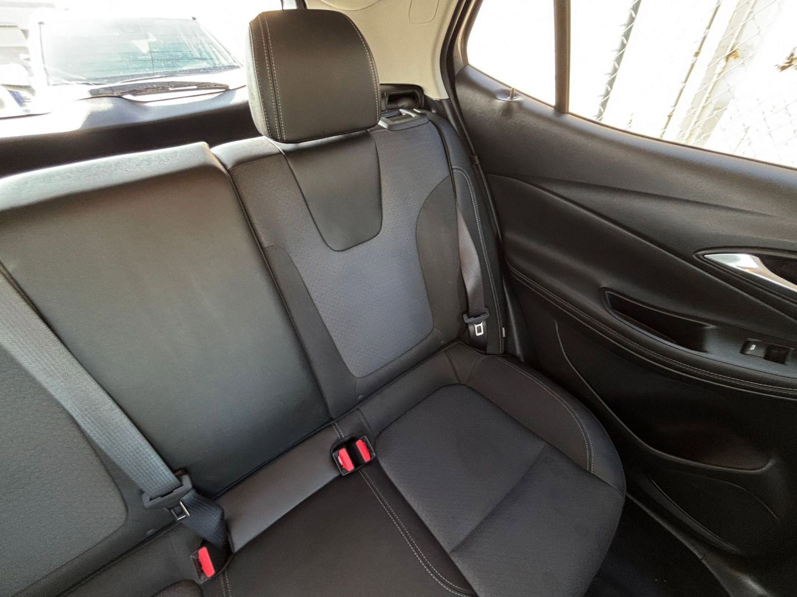 Used 2025 Buick Encore GX Preferred image 37