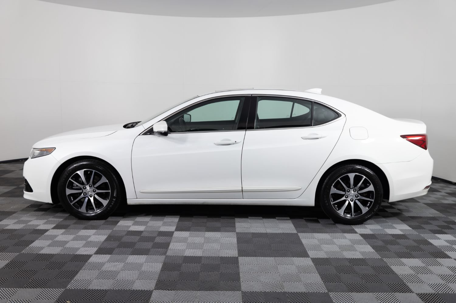 Used 2016 Acura TLX w/ Technology Package FWD image 3