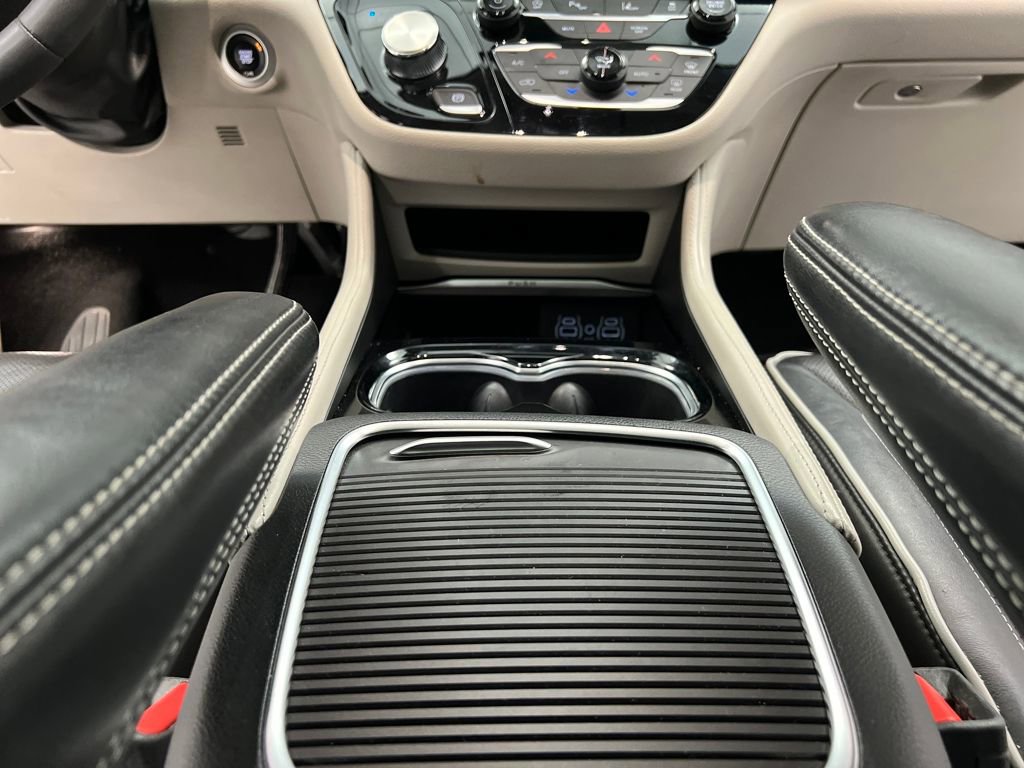 Used 2024 Chrysler Pacifica Limited image 50