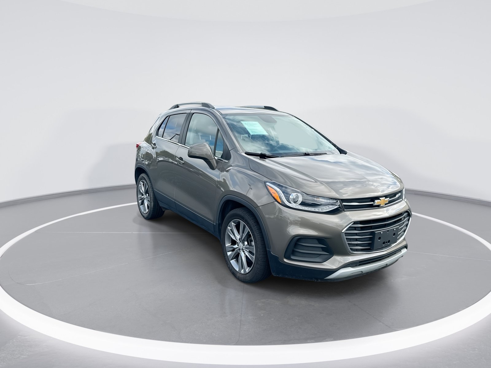 Used 2020 Chevrolet Trax LT w/ LT Convenience Package FWD image 2