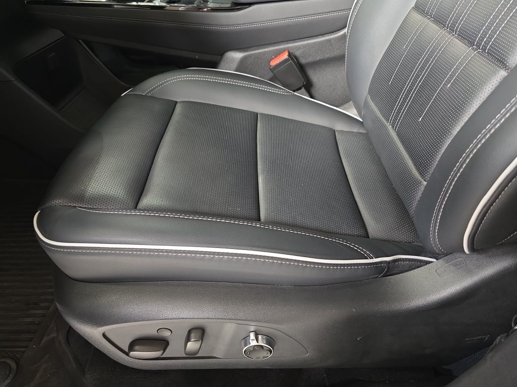 Used 2025 Buick Enclave Avenir w/ Super Cruise Package AWD/4WD image 31