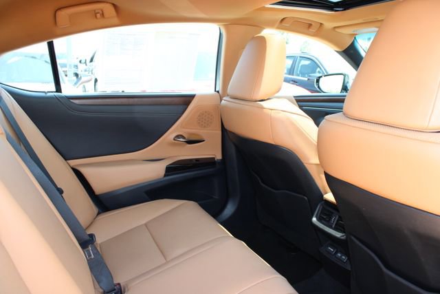 Certified 2024 Lexus ES 300h w/ Premium Package FWD image 7