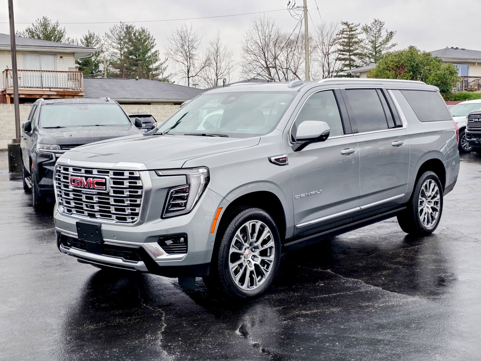 Used 2025 GMC Yukon XL Denali w/ Sun & Power Step Package image 10