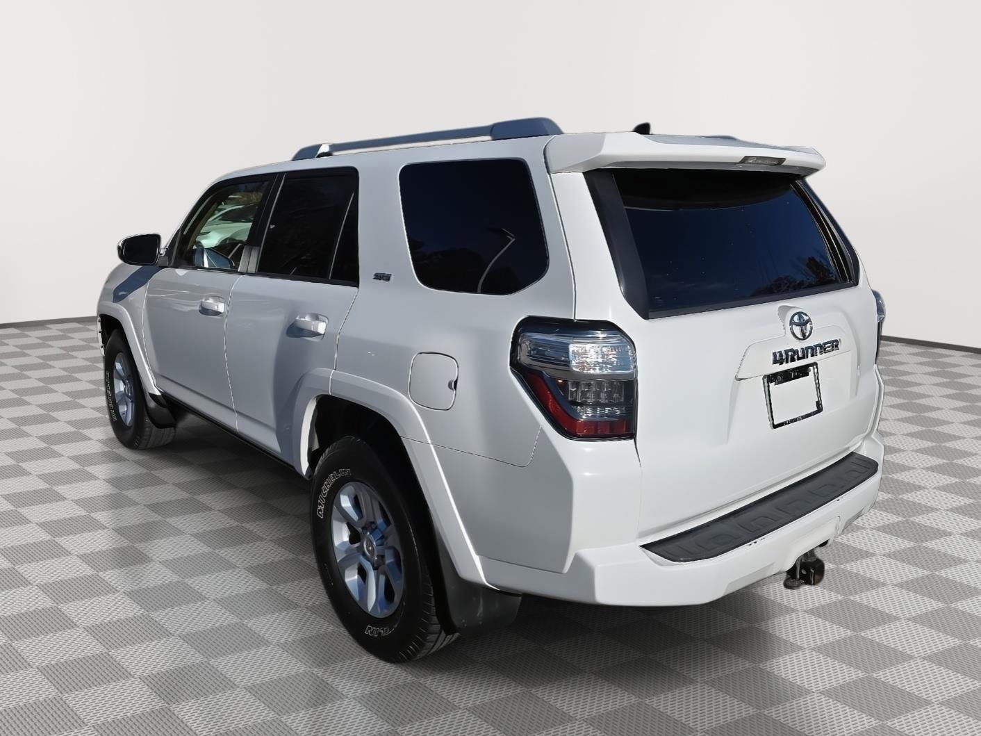 Used 2016 Toyota 4Runner SR5 image 8