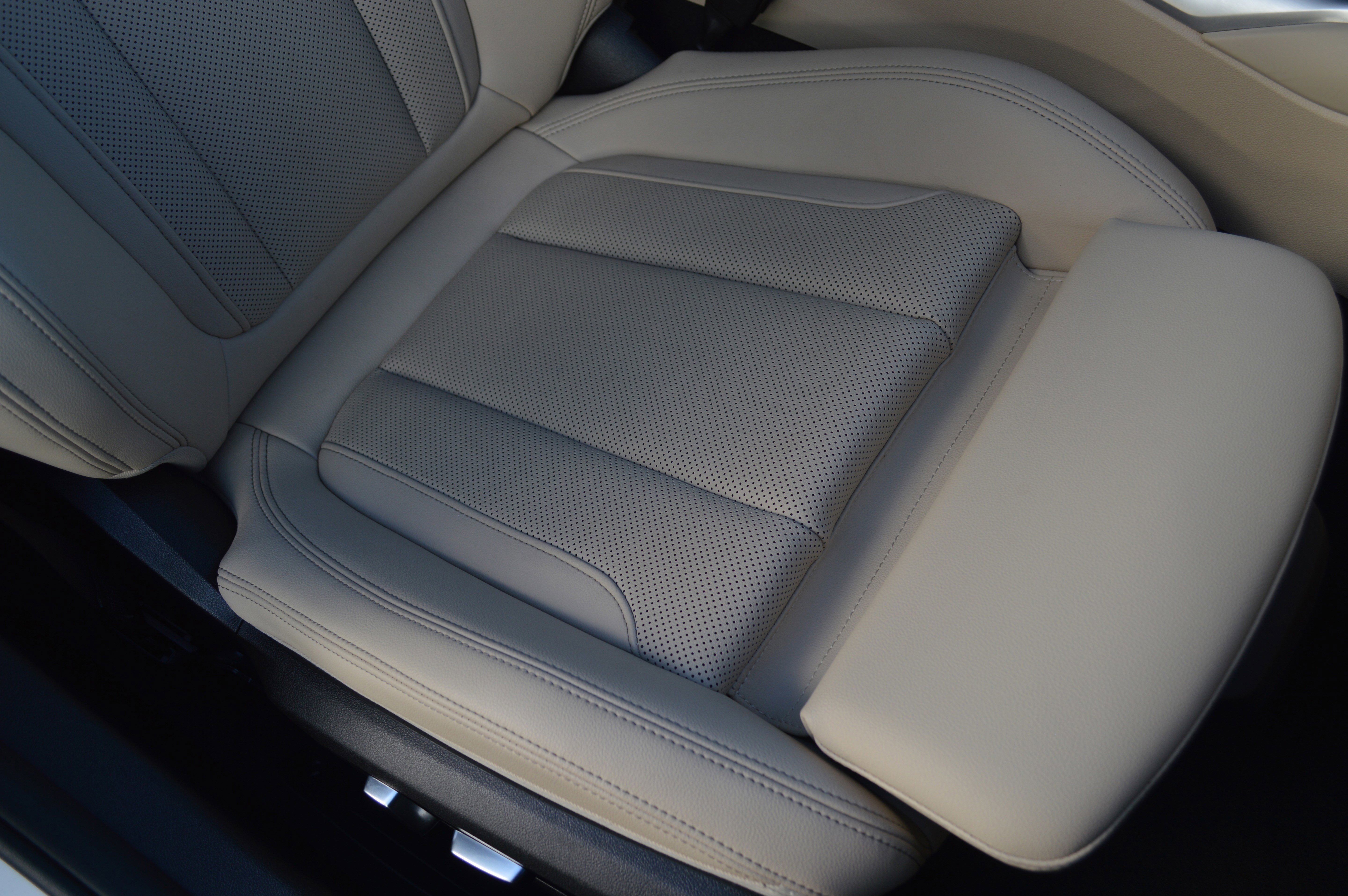 Certified 2023 BMW 330i xDrive Sedan w/ Premium Package image 38