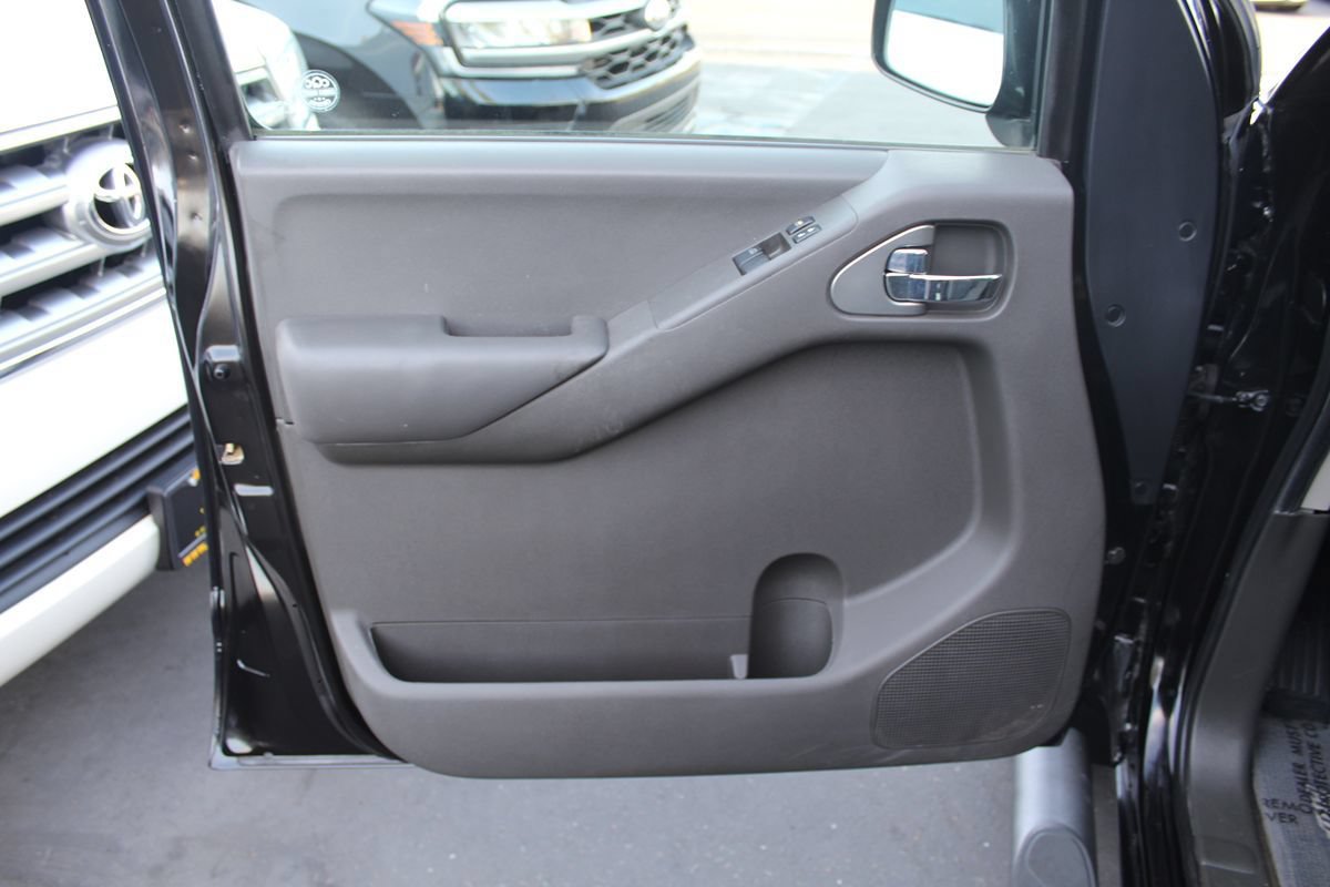 Used 2013 Nissan Frontier PRO-4X AWD/4WD image 19