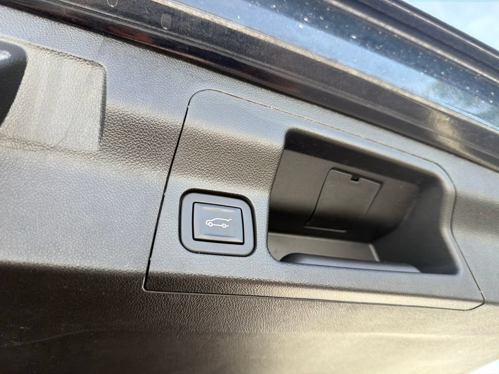 Used 2017 GMC Acadia SLT w/ LPO, Cargo Package FWD image 22
