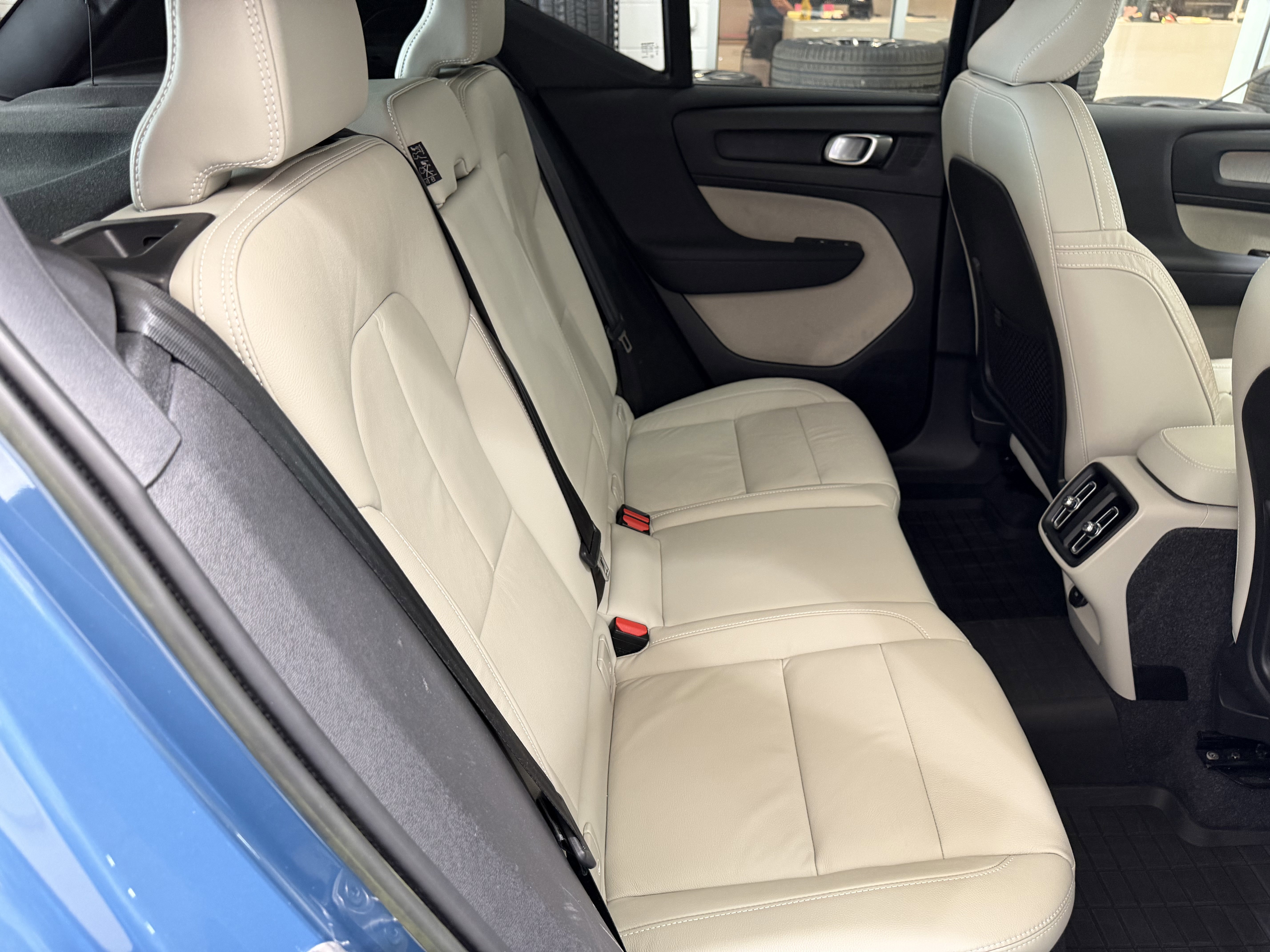 Used 2023 Volvo XC40 B5 Plus w/ Driver Assist Package AWD/4WD image 27