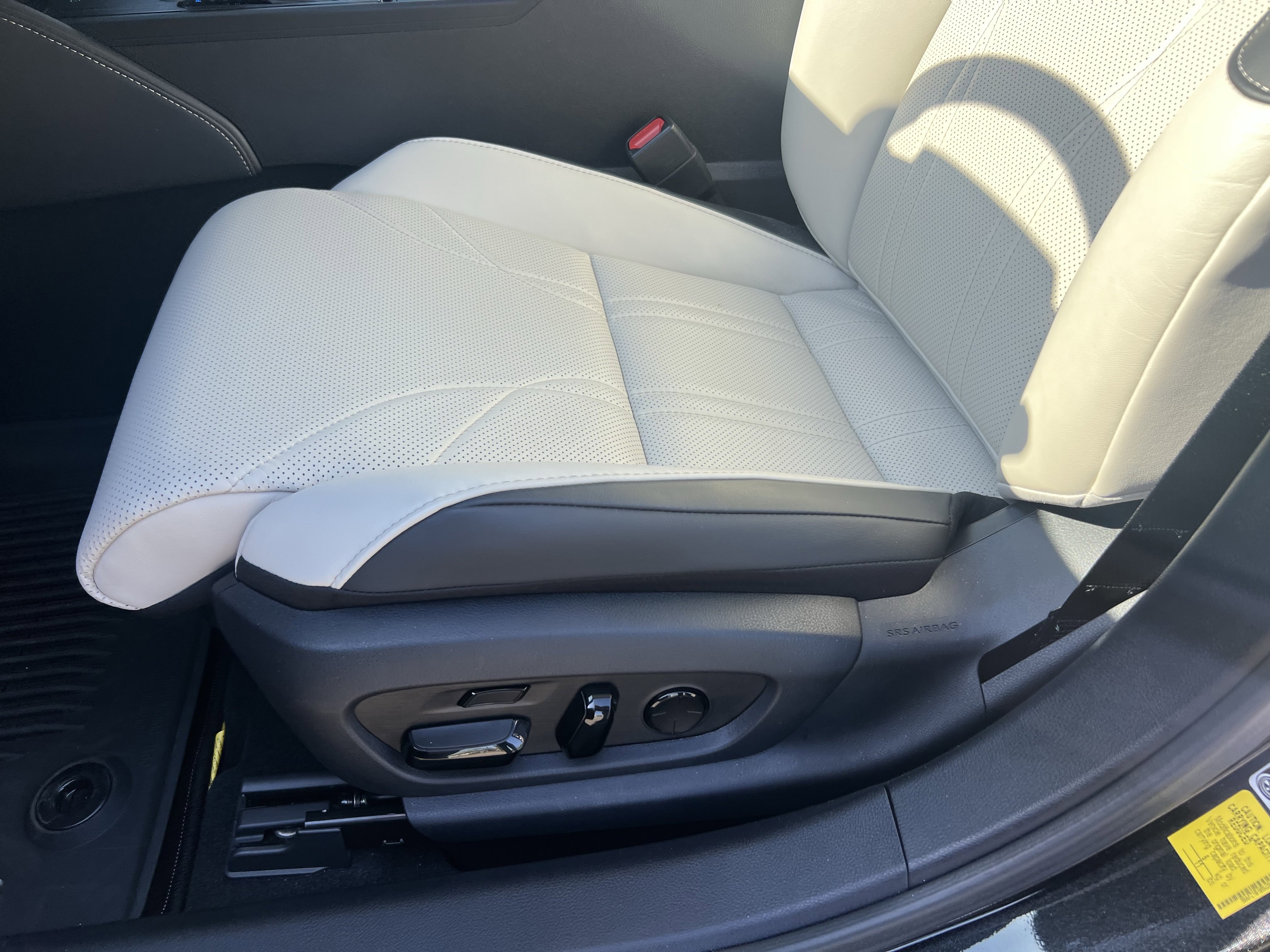 Used 2025 Lexus ES 350 Ultra Luxury w/ Accessory Package (Z2) FWD image 19