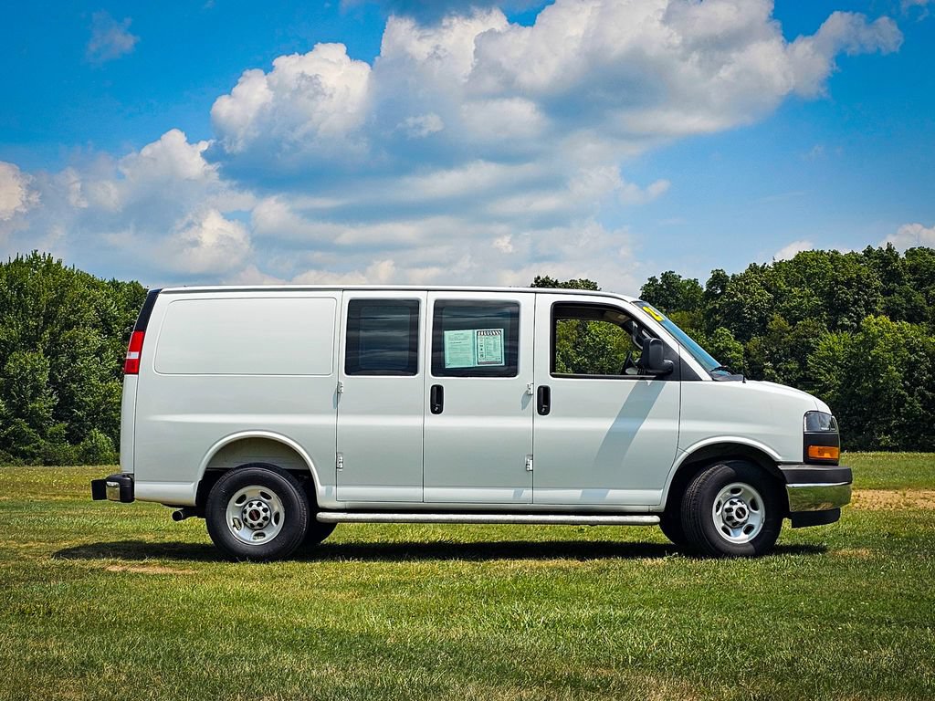 Used 2025 GMC Savana 2500 w/ Driver Convenience Package RWD image 2