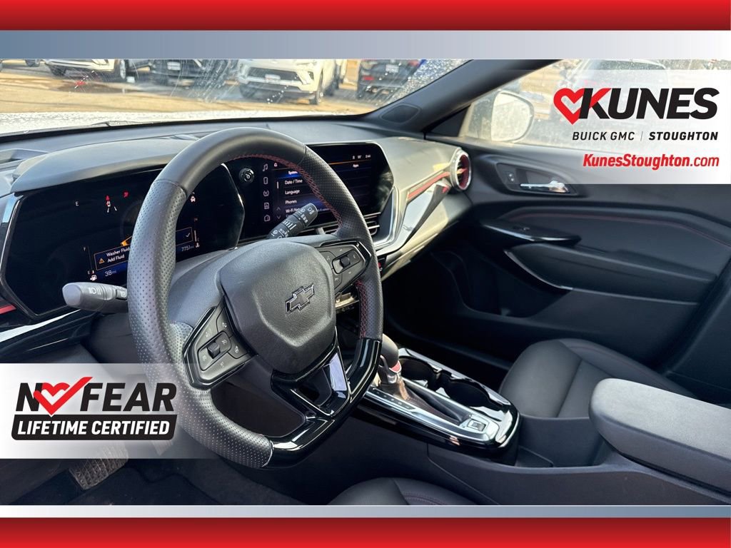 Used 2024 Chevrolet Trax RS w/ Sunroof Package FWD image 23