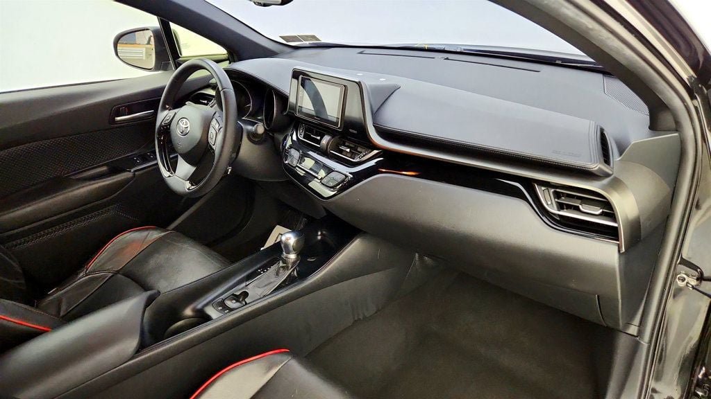 Used 2018 Toyota C-HR XLE FWD image 23