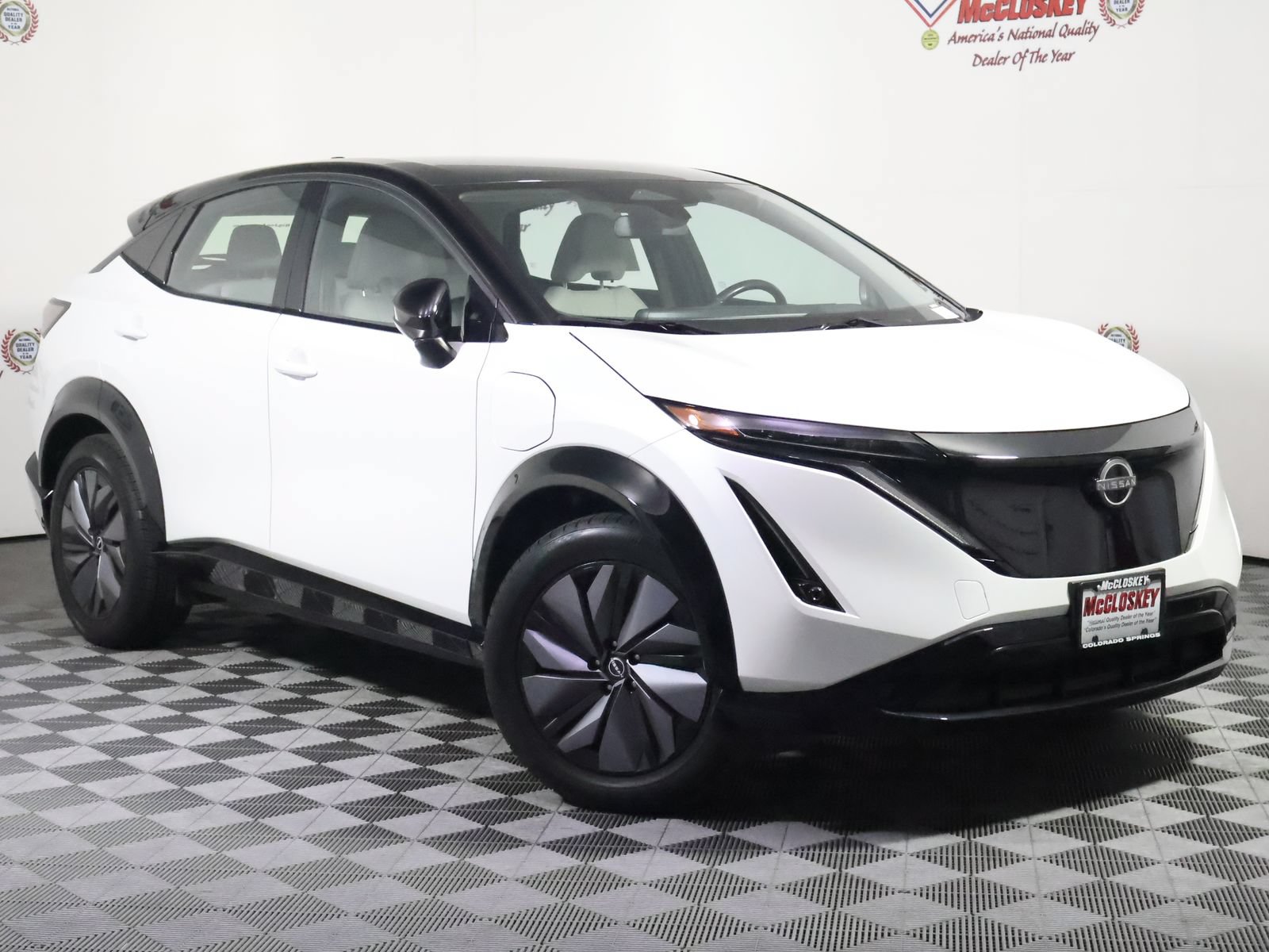 Used 2023 Nissan Ariya AWD image 2