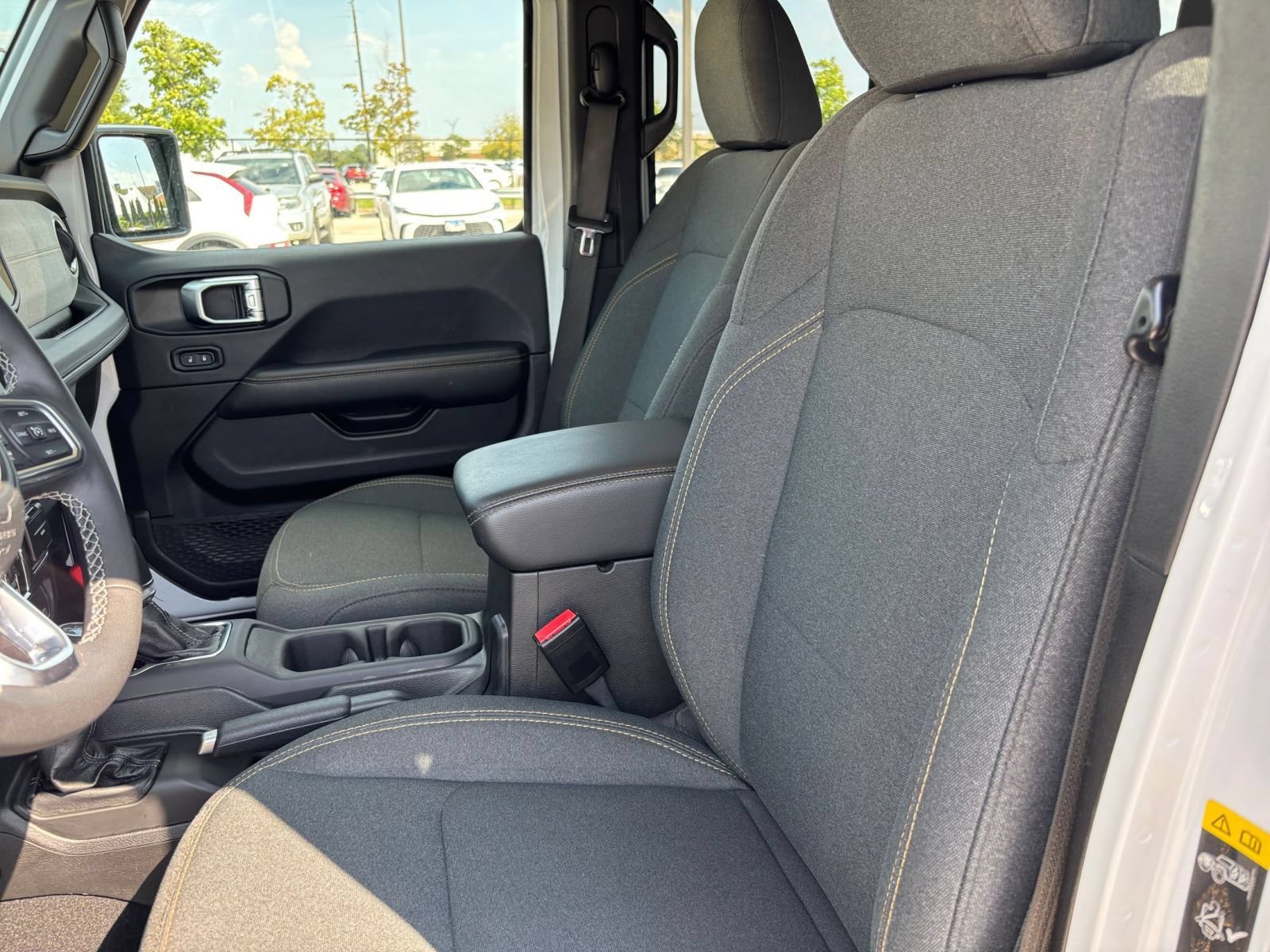 Used 2025 Jeep Wrangler Unlimited Sahara AWD/4WD image 24