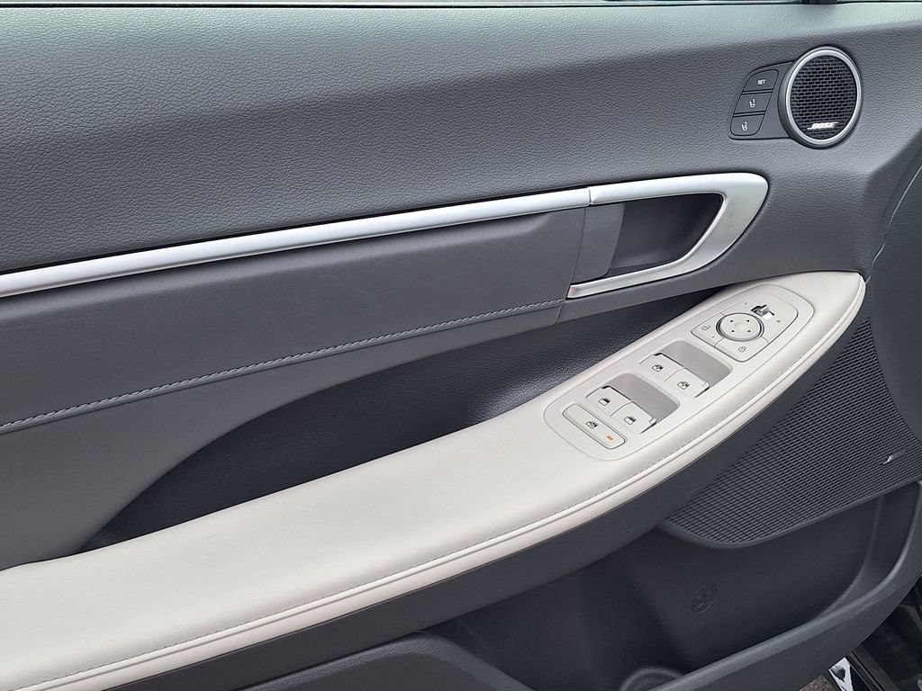 New 2025 Hyundai Sonata Limited FWD image 9