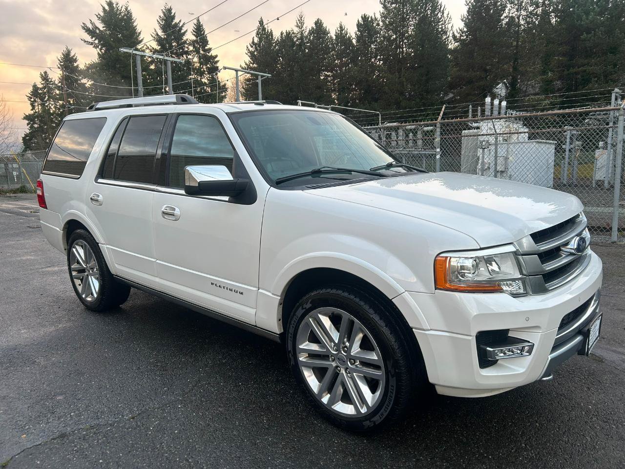 Used 2016 Ford Expedition Platinum AWD/4WD image 3