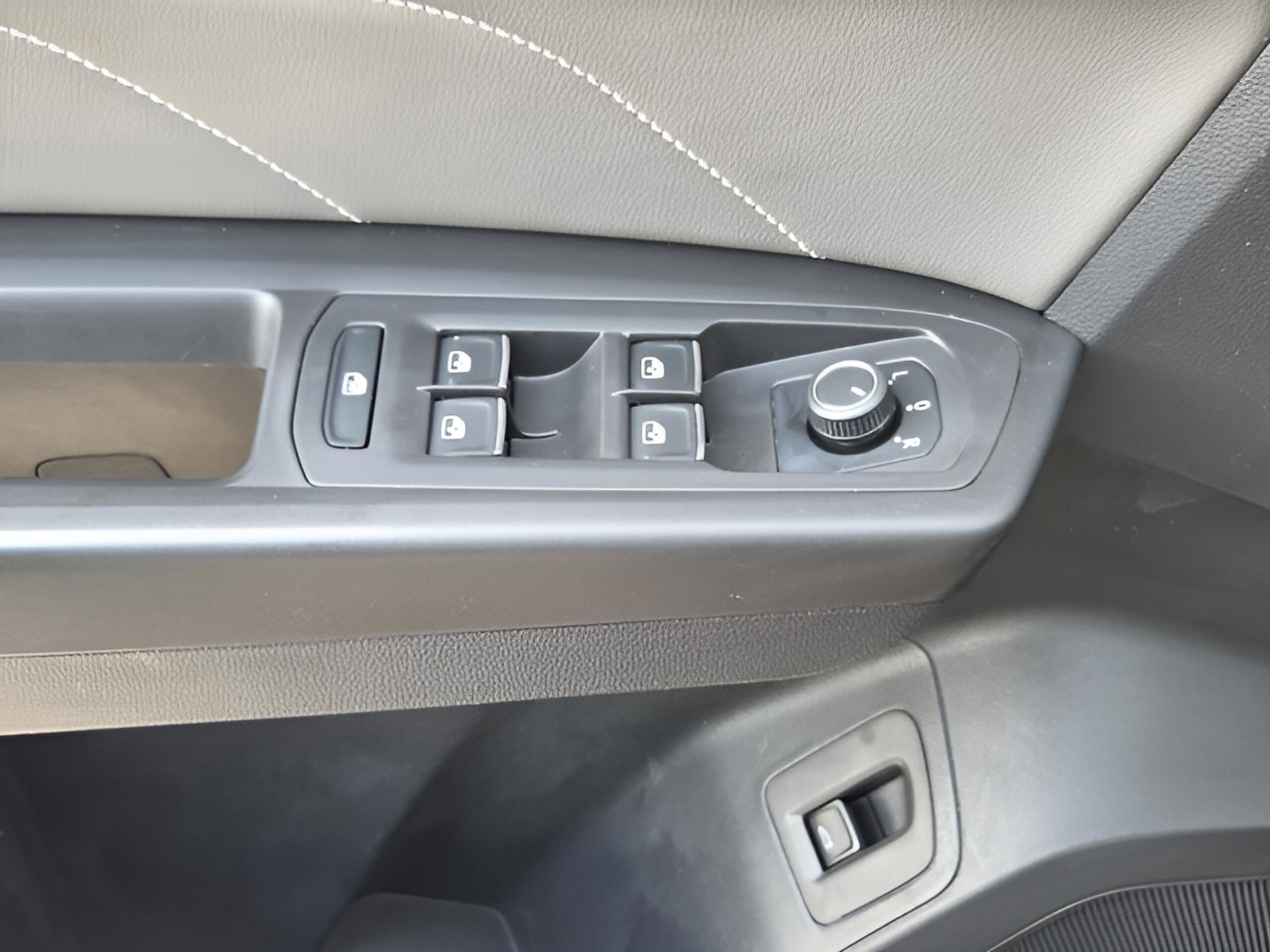 Used 2023 Volkswagen Atlas Cross Sport SEL R-Line image 24