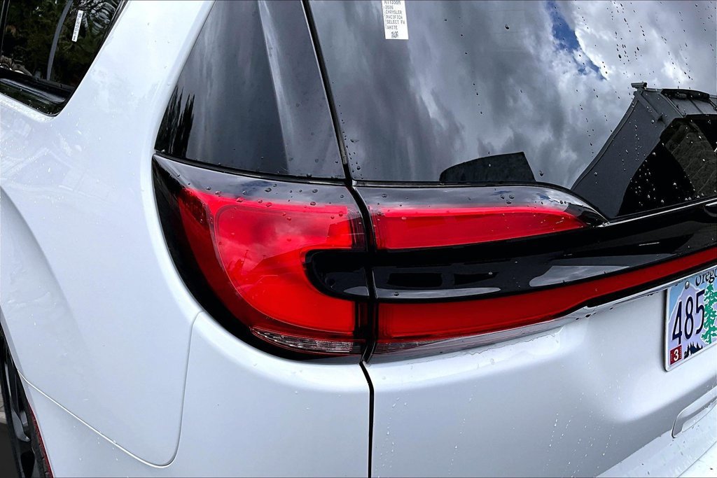 Certified 2026 Chrysler Pacifica Select w/ S Appearance Package FWD image 33