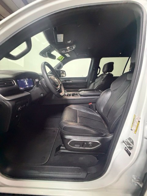 Used 2024 Jeep Wagoneer Series III AWD/4WD image 14
