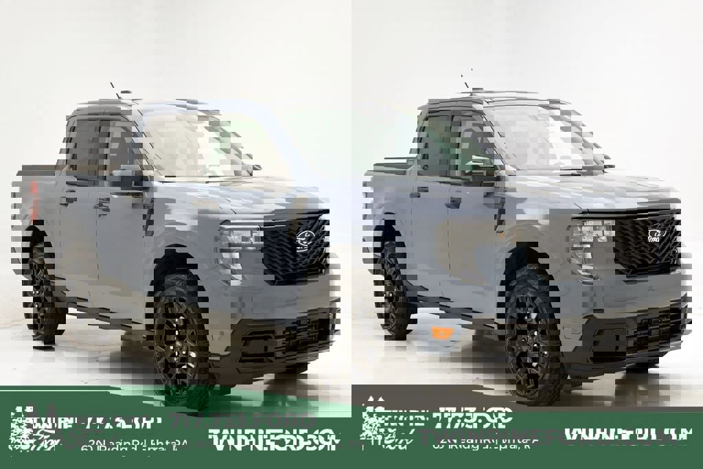 New 2025 Ford Maverick XLT w/ Black Appearance Package