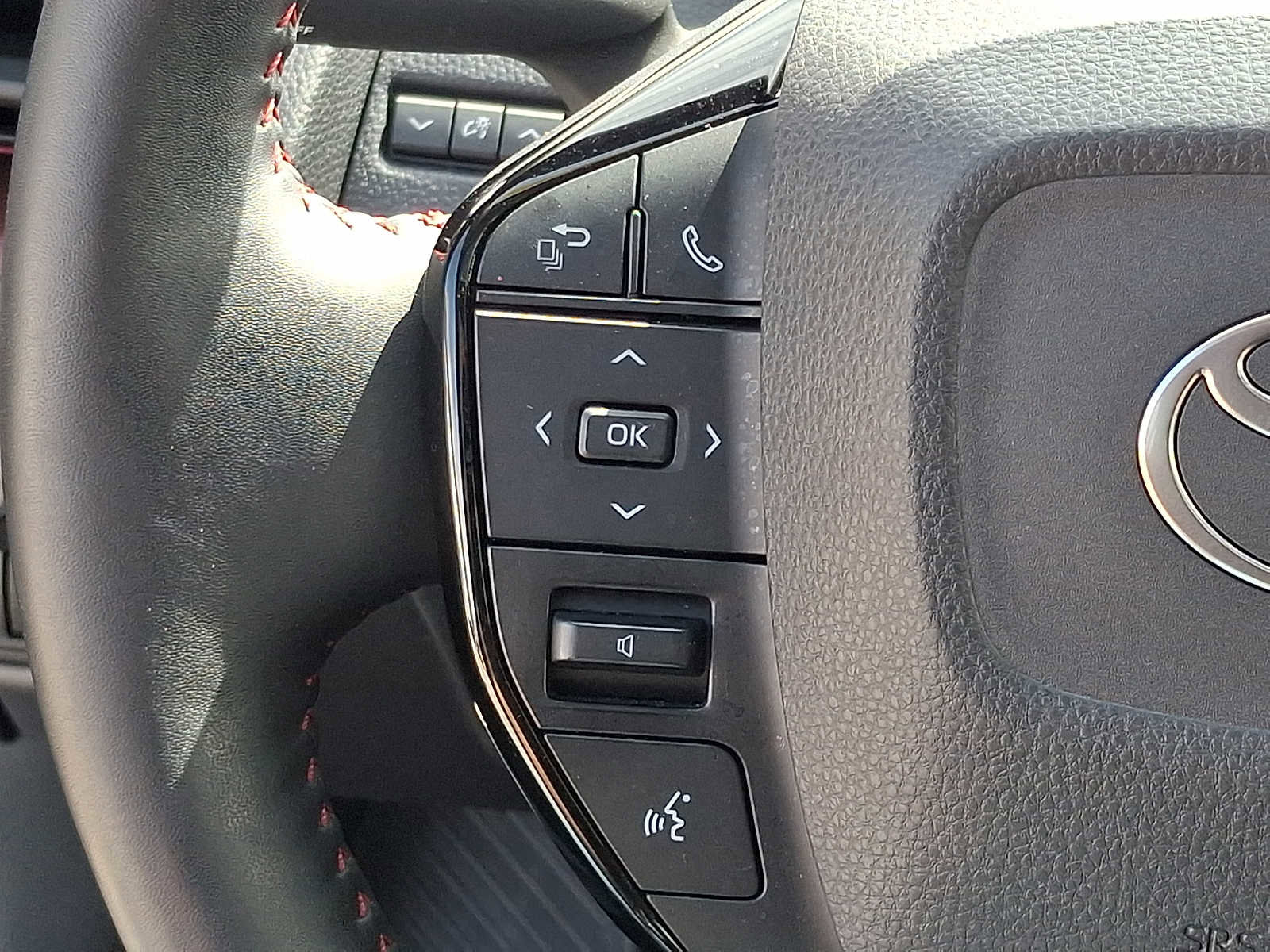 Used 2024 Toyota Prius Prime FWD image 23