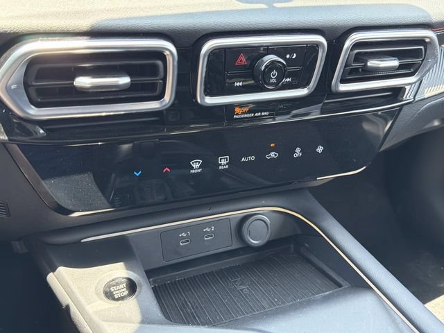 Used 2026 Nissan Sentra SR w/ Floor Mat Package FWD image 27