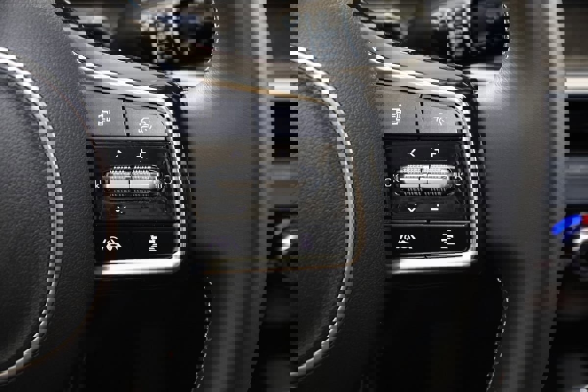 Used 2025 Kia Sorento SX image 36