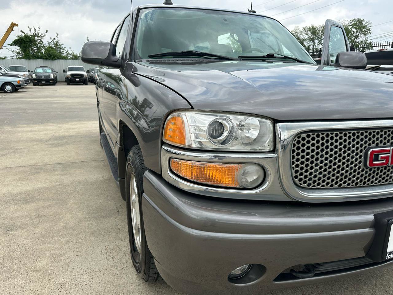 Used 2005 GMC Yukon XL Denali AWD/4WD image 55