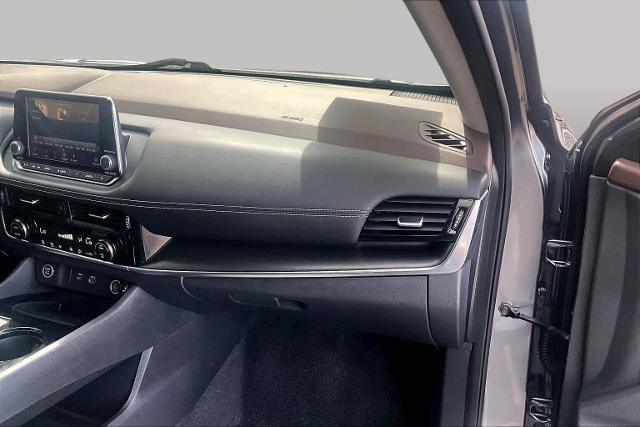 Certified 2022 Nissan Rogue SV FWD image 18