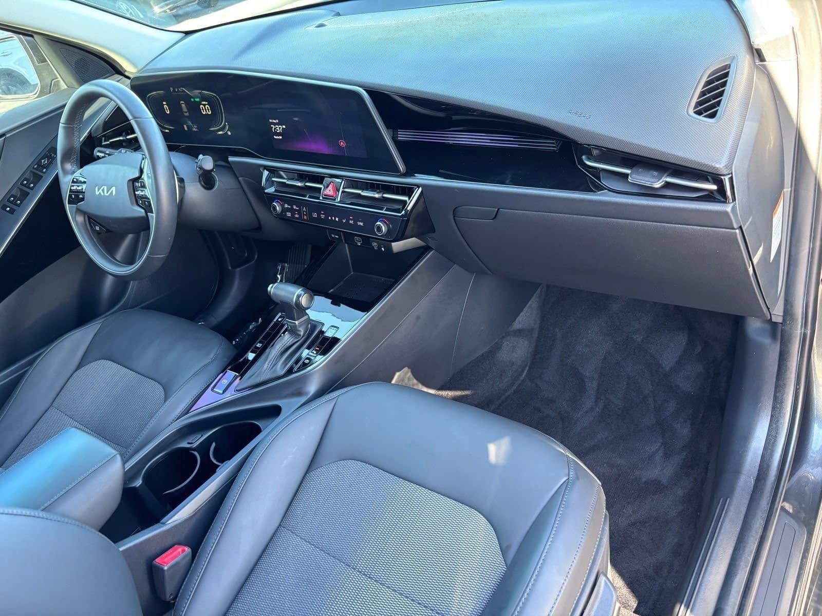 Used 2024 Kia Niro EX FWD image 13