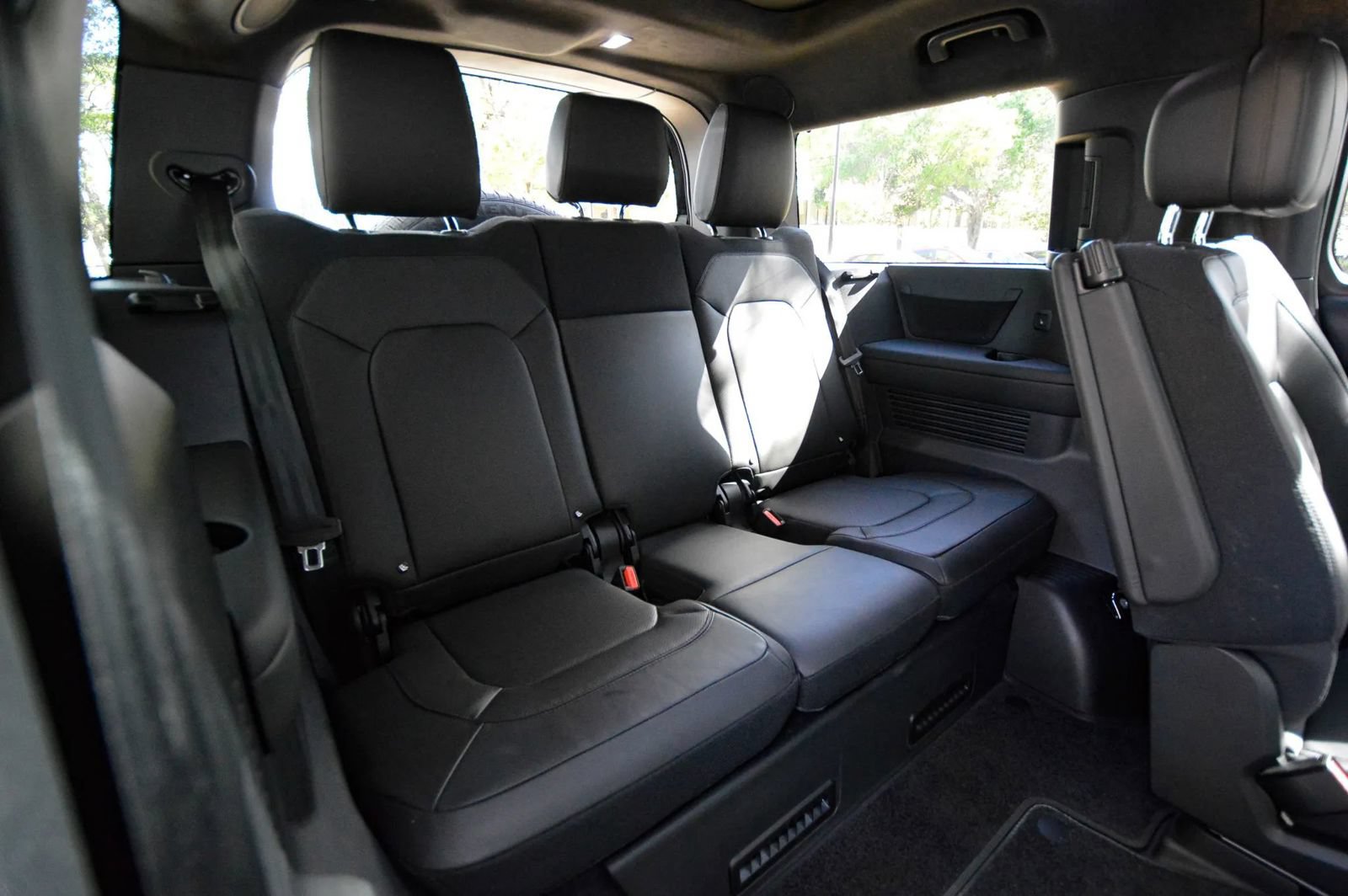 Used 2025 Land Rover Defender 130 V8 AWD/4WD image 65