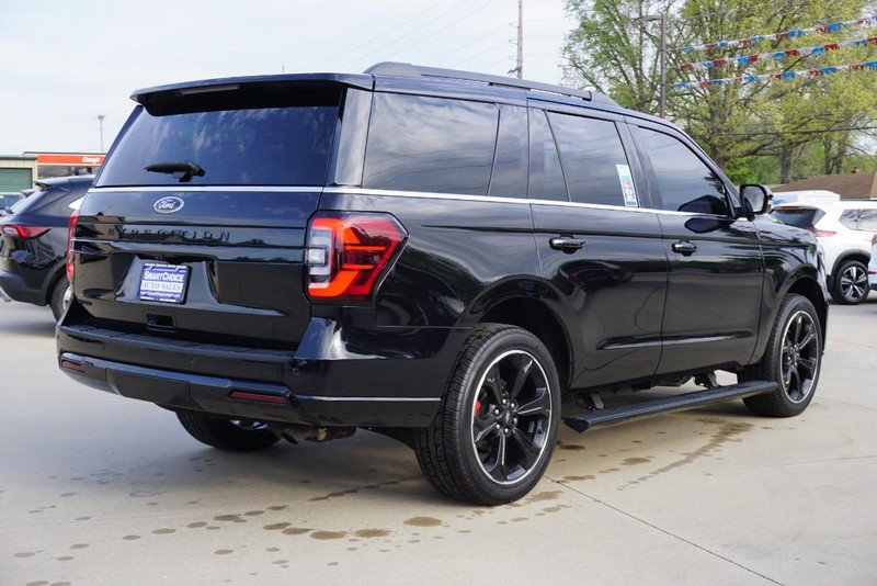 Used 2023 Ford Expedition Limited image 3