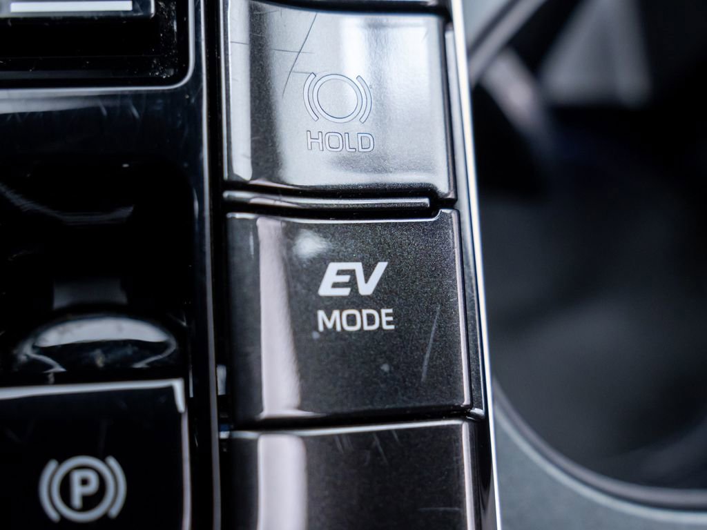 Used 2024 Toyota Crown Limited image 19