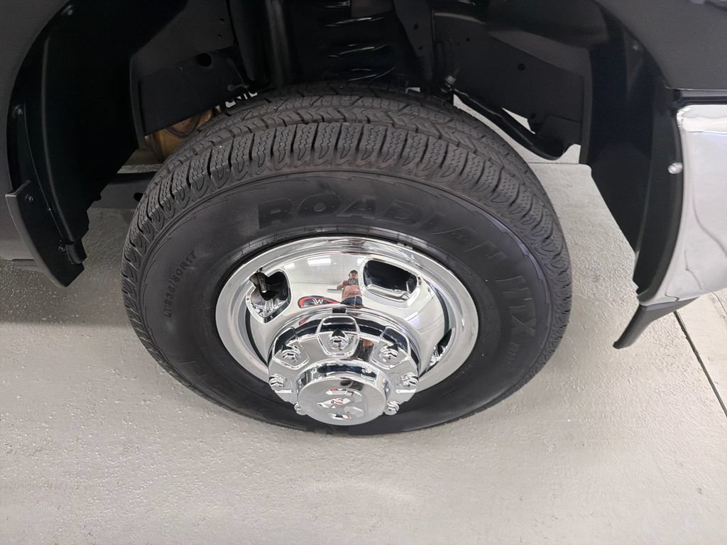 New 2026 RAM 3500 Tradesman w/ Chrome Appearance Group A AWD/4WD image 4