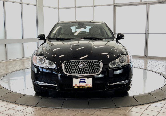 Used 2010 Jaguar XF Luxury RWD image 2