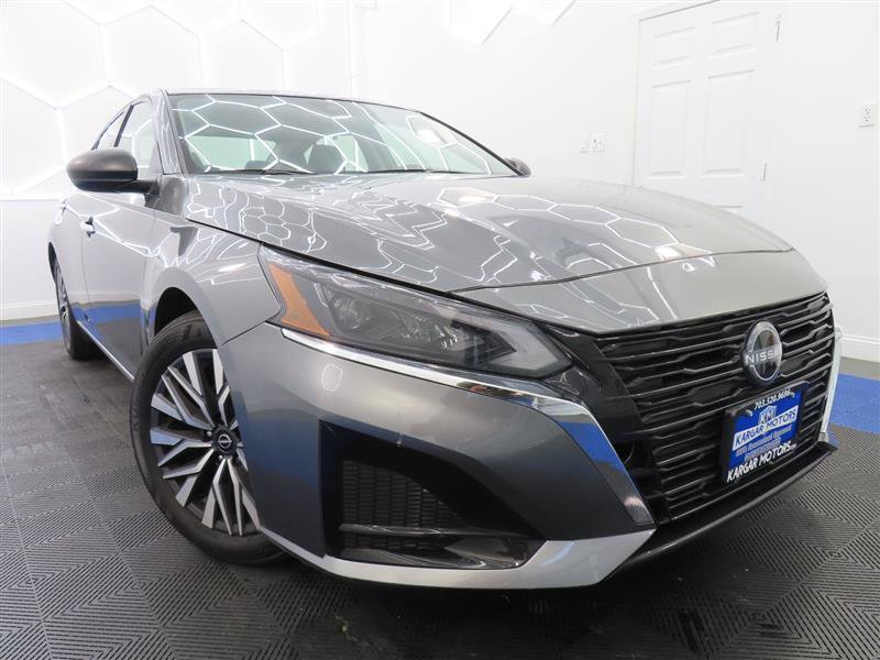 Used 2024 Nissan Altima 2.5 SV FWD image 3