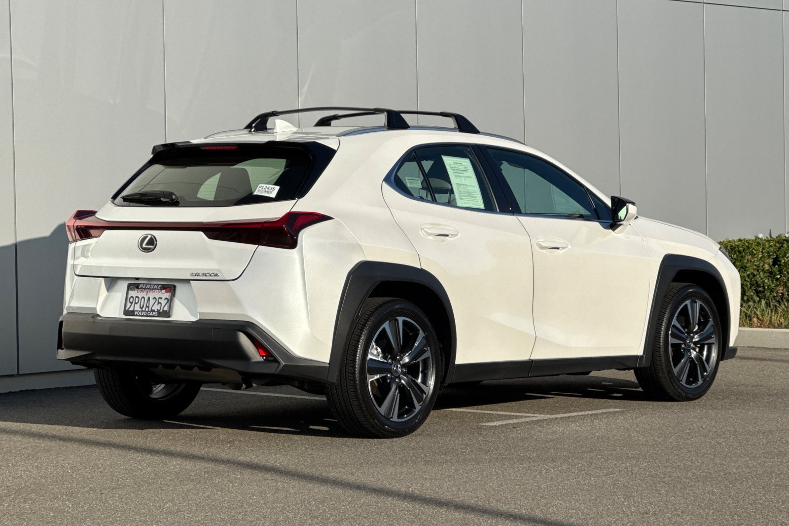Used 2025 Lexus UX 300h FWD w/ Accessory Package (Z2) image 5
