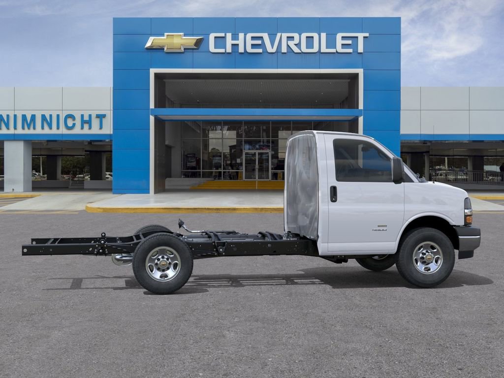 New 2026 Chevrolet Express 3500 image 5