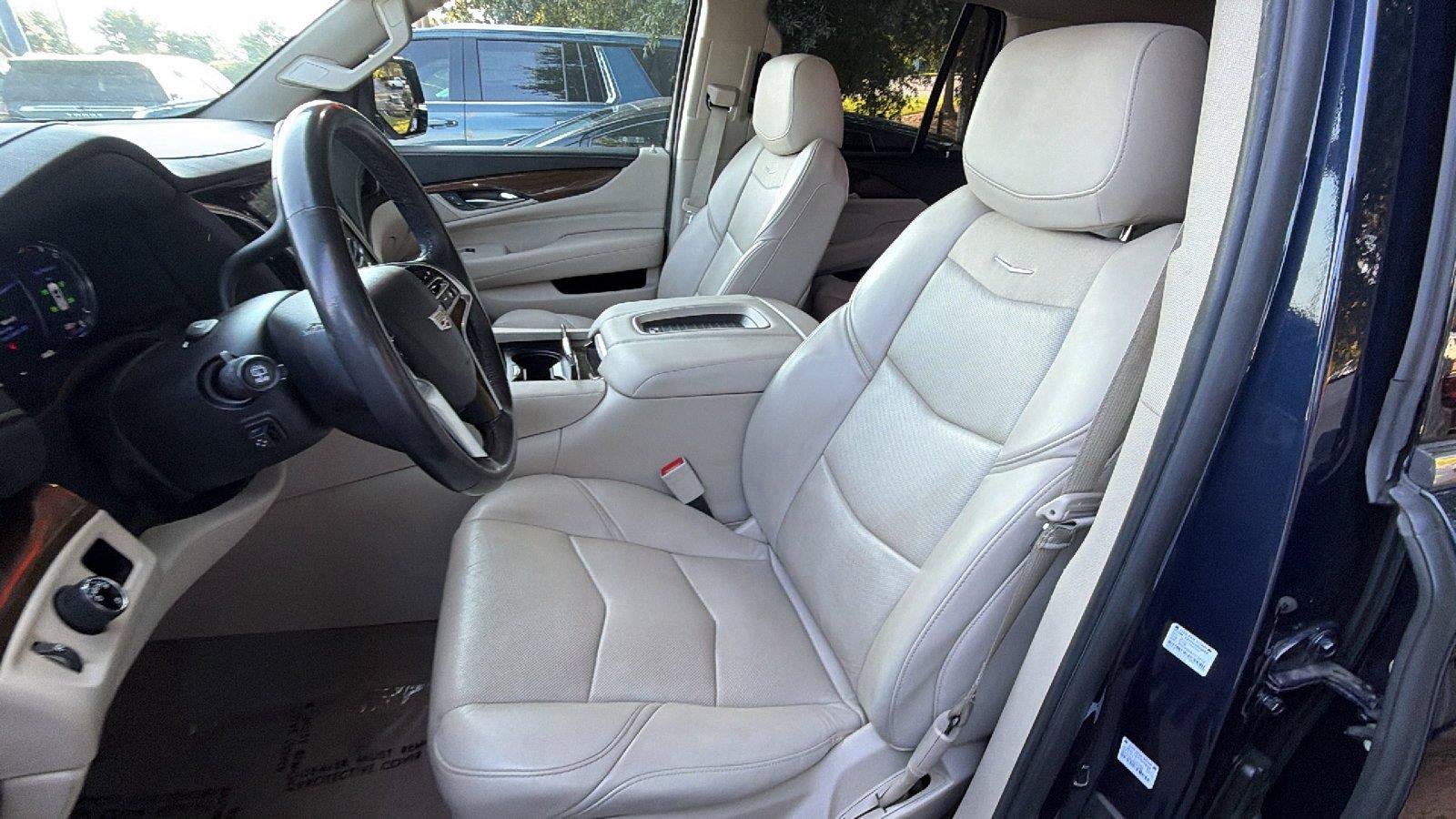 Used 2020 Cadillac Escalade Luxury RWD image 5