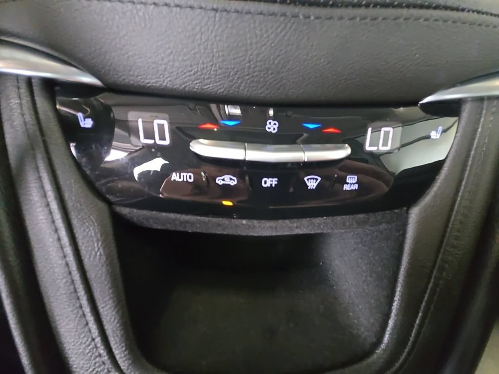 Used 2018 Cadillac XT5 Luxury w/ Driver Awareness Package AWD/4WD image 17