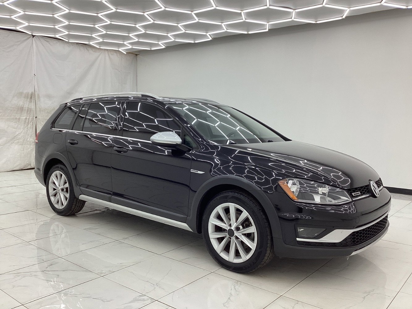 Used 2017 Volkswagen Golf Alltrack S image 7