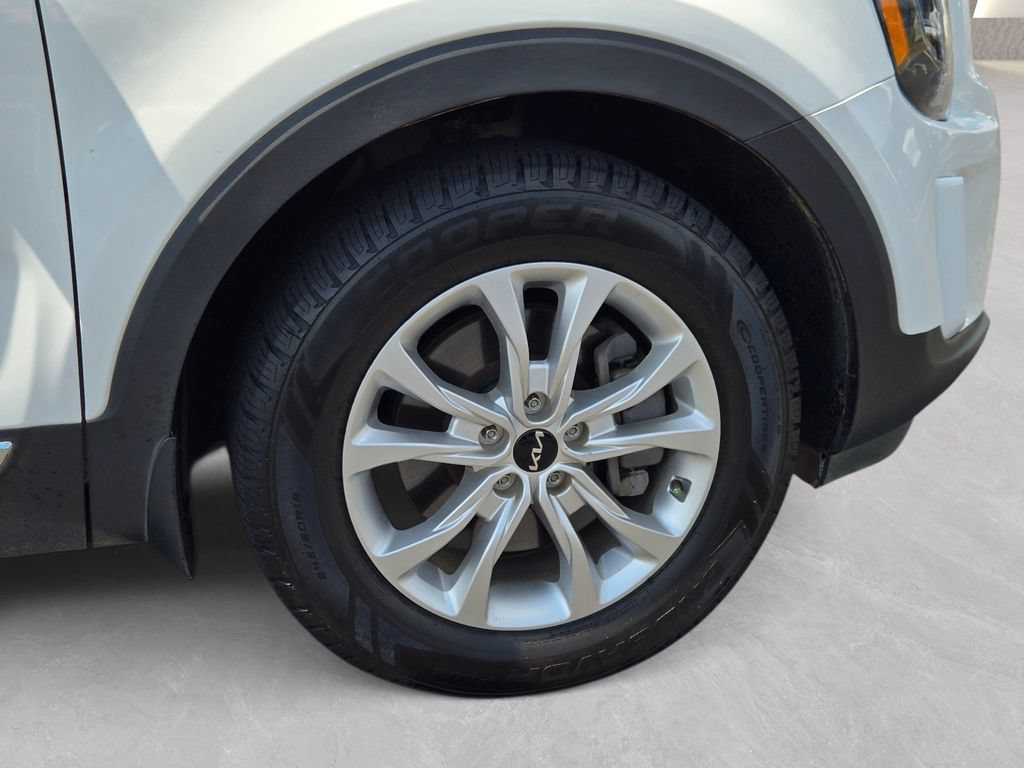 Used 2022 Kia Telluride LX FWD image 11