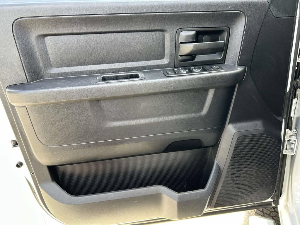 Used 2016 RAM 3500 Tradesman w/ Chrome Appearance Group AWD/4WD image 16