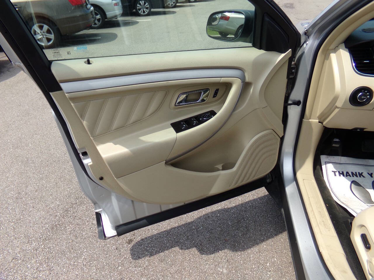 Used 2016 Ford Taurus SE image 8