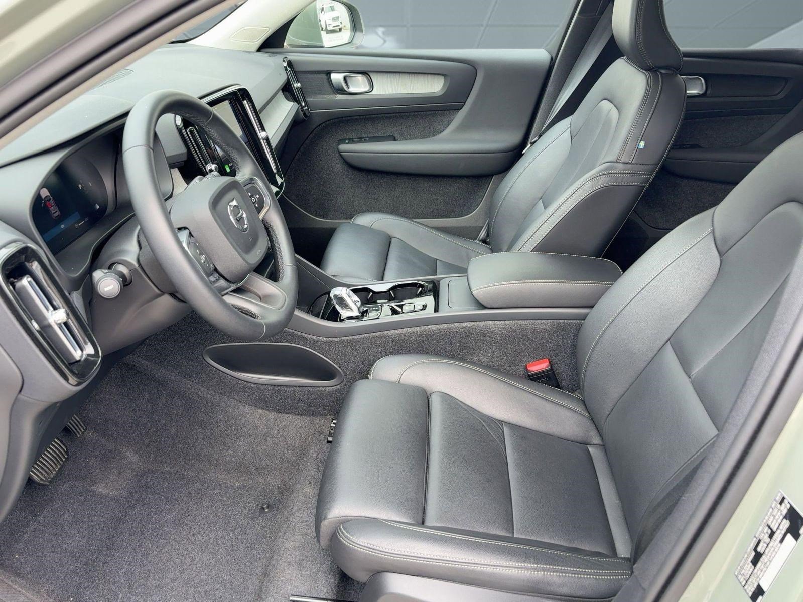 Certified 2025 Volvo XC40 B5 Plus image 5