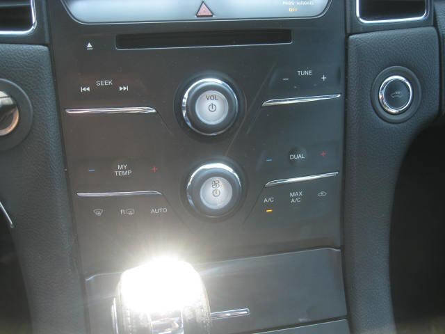 Used 2014 Ford Taurus SEL w/ Equipment Group 201A image 26