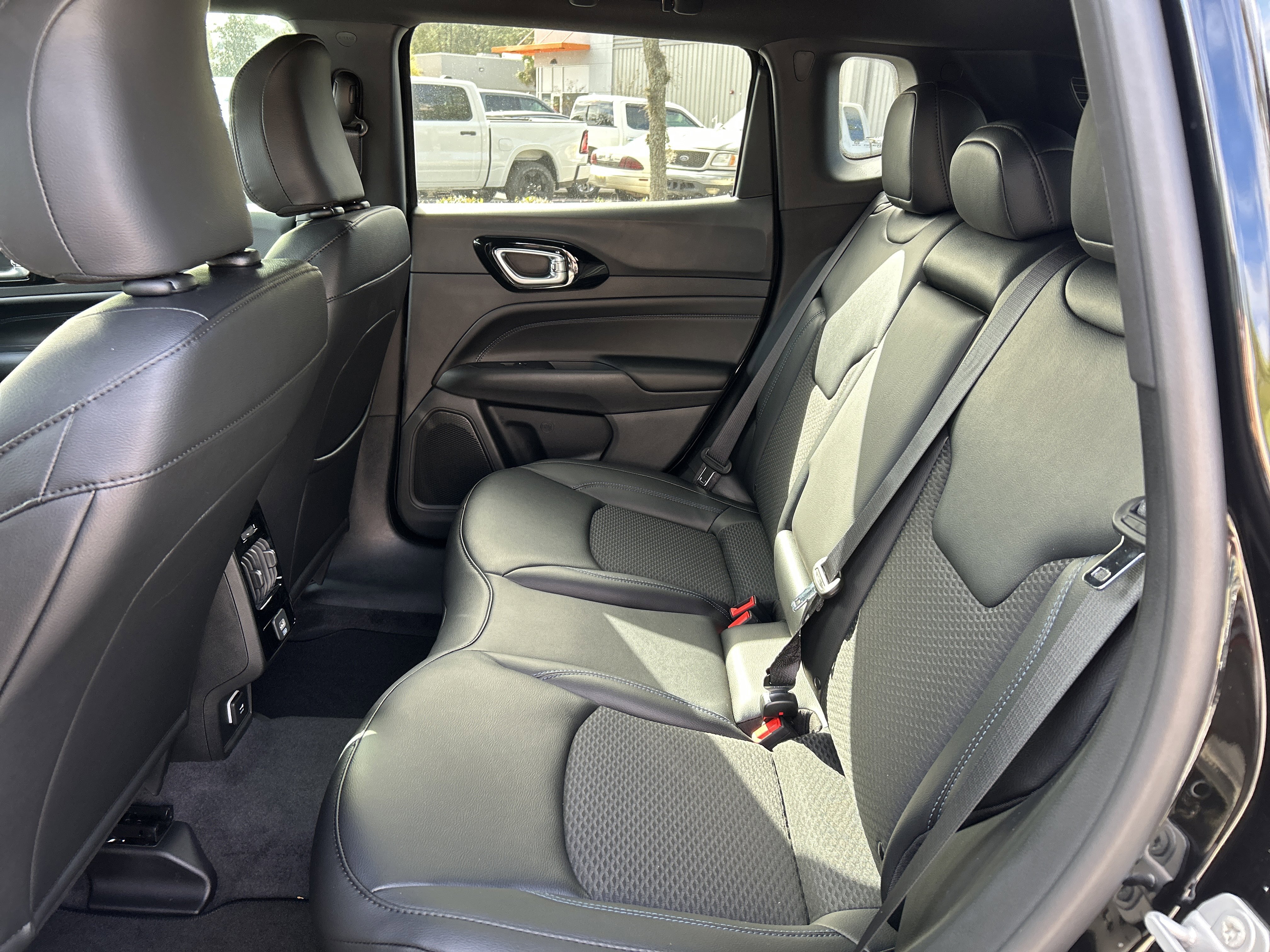 New 2026 Jeep Compass Latitude image 28