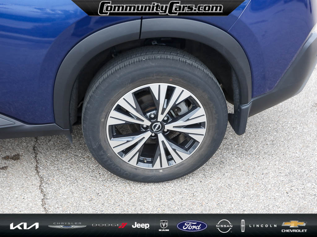 Used 2023 Nissan Rogue SV image 4